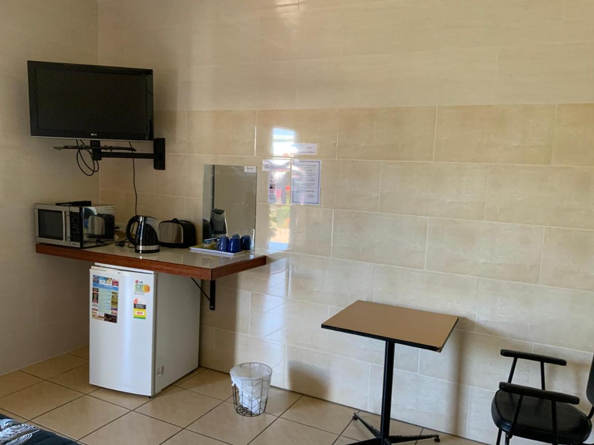 Top 1 Motel Rockhampton Exterior photo